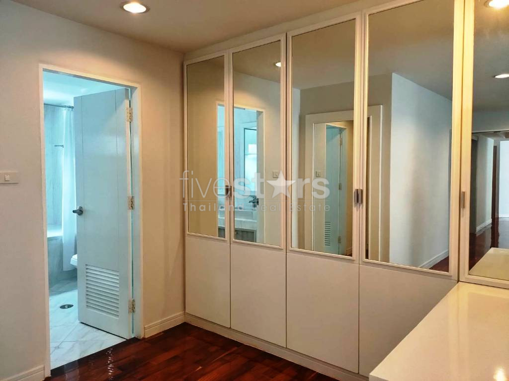 Pet friendly 4 bedrooms large balcony apartment for rent in Sukhumvit, photo 15