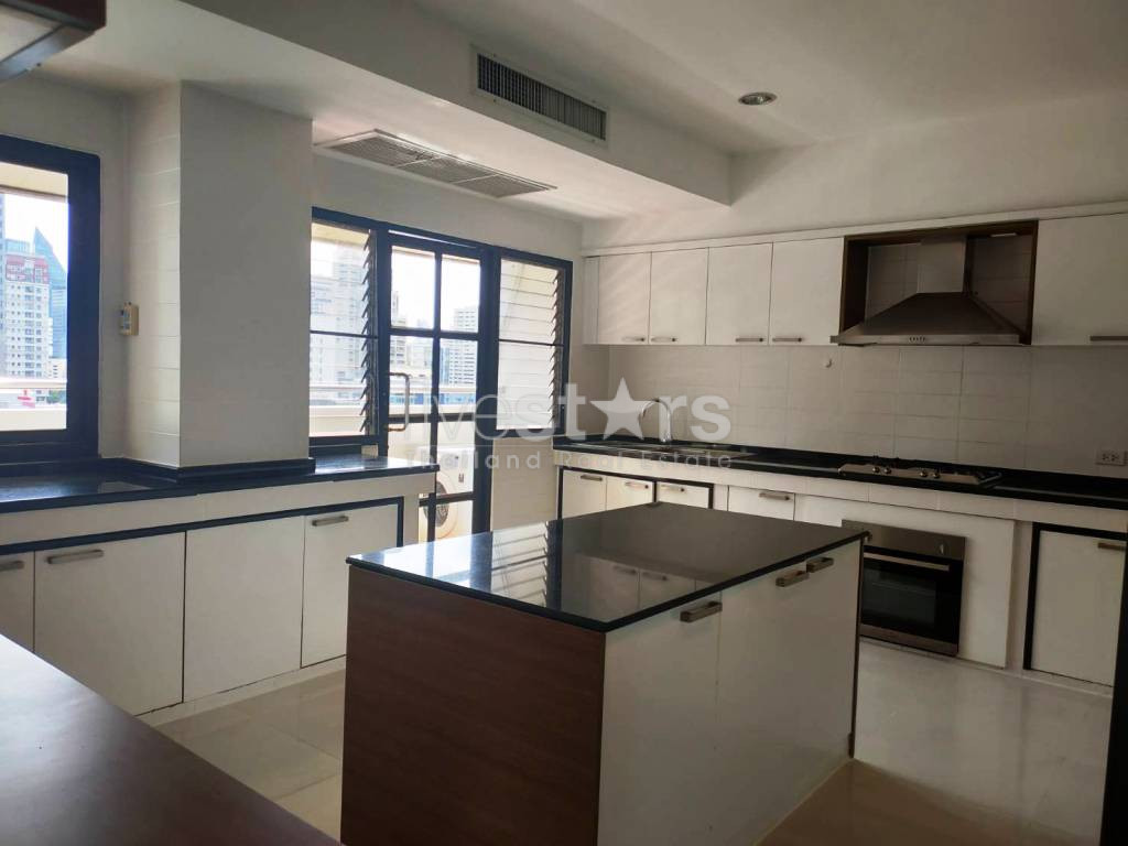 Pet friendly 4 bedrooms large balcony apartment for rent in Sukhumvit, photo 6