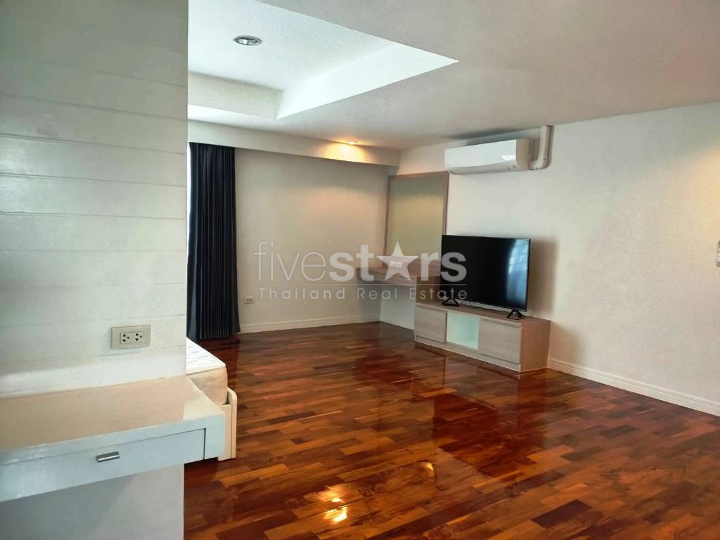 Pet friendly 4 bedrooms large balcony apartment for rent in Sukhumvit, photo 4