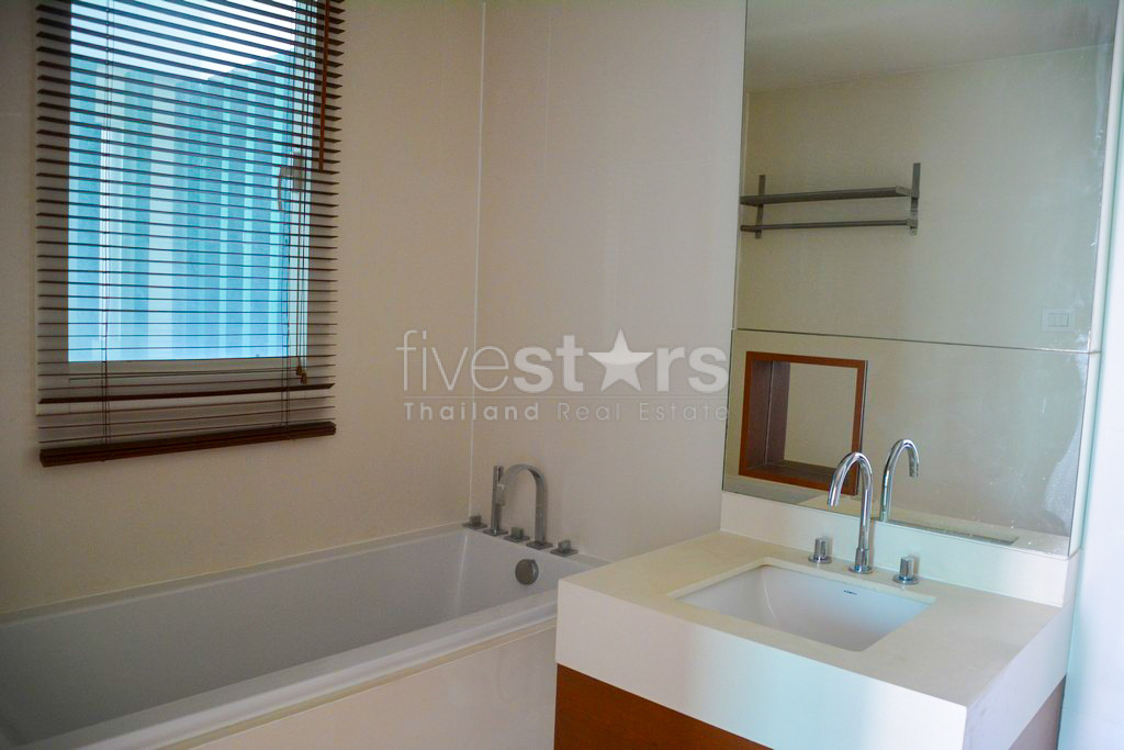 Appartement 2 chambres spacieux proche BTS Asoke et MRT Sukhumvit, photo 17