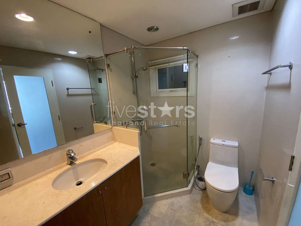 Grand appartement avec 2 chambres à louer quartier Phrompong, photo 7