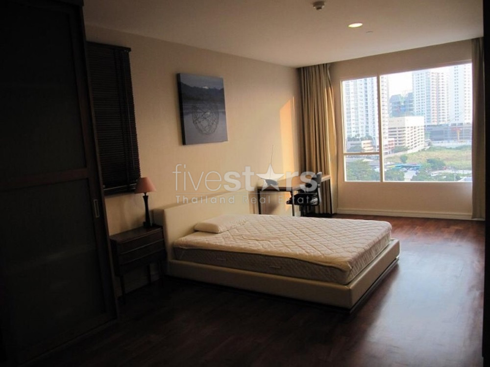 Grand appartement avec 2 chambres à louer quartier Phrompong, photo 6