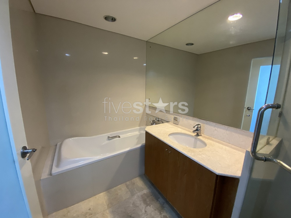Grand appartement avec 2 chambres à louer quartier Phrompong, photo 8