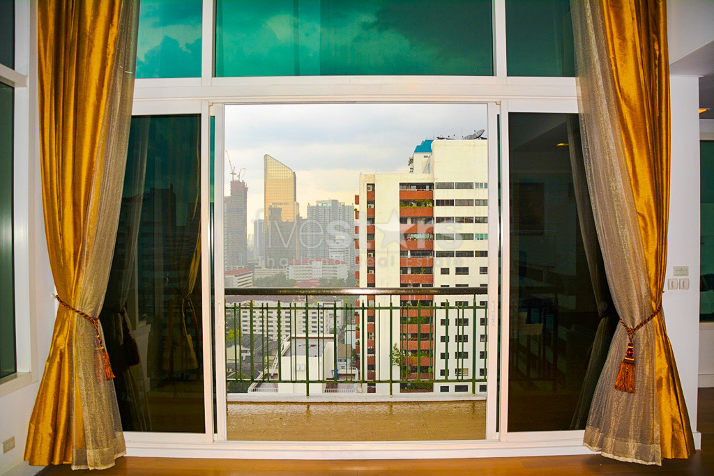 Penthouse 3 chambres type duplex à vendre proche BTS Asoke, photo 3