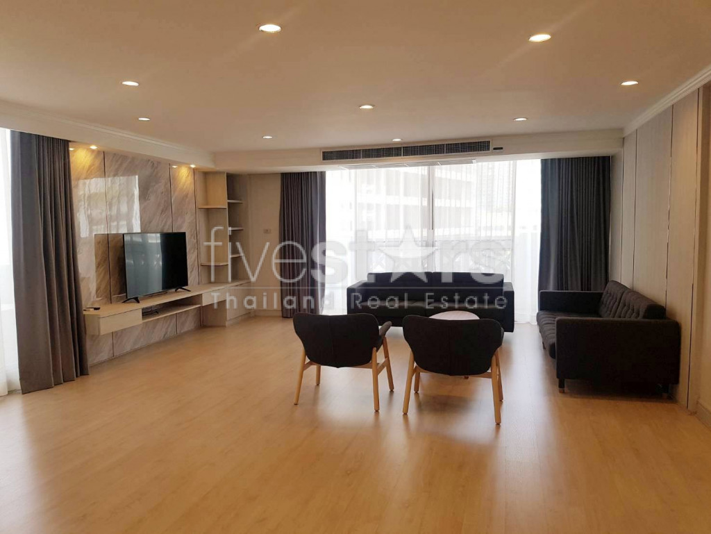 Spacious 4 bedroom apartment for rent in Sukhumvit