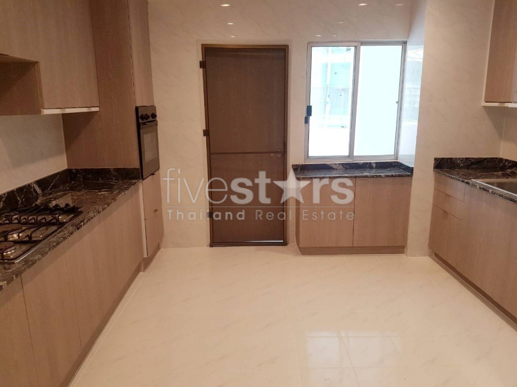 Spacious 4 bedroom apartment for rent in Sukhumvit, photo 7