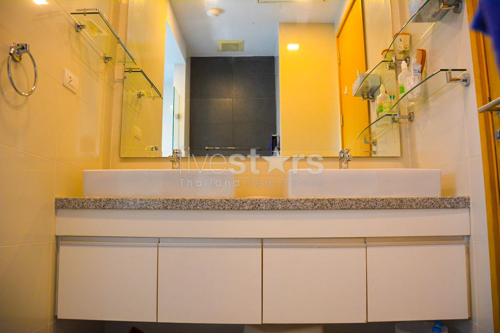 High-floor 3-bedroom condo for sale close to BTS Asoke, photo 15