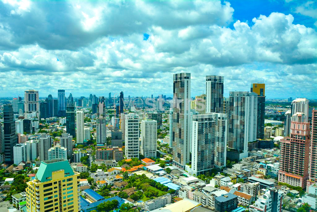 High-floor 3-bedroom condo for sale close to BTS Asoke, photo 2
