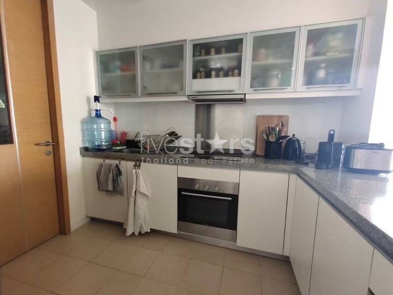 Condo spacieux de 3 chambres à l'étage supérieur à louer dans la région d'Asoke, photo 6