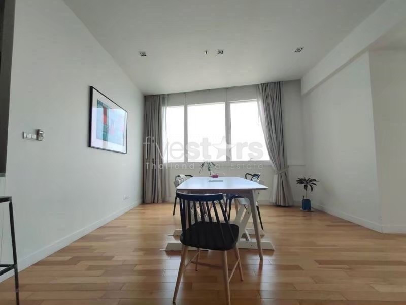 Condo spacieux de 3 chambres à l'étage supérieur à louer dans la région d'Asoke, photo 7