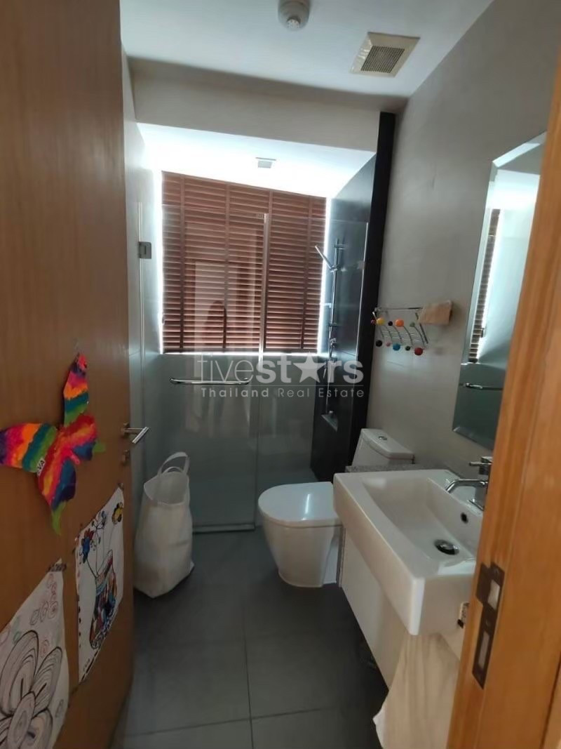 Condo spacieux de 3 chambres à l'étage supérieur à louer dans la région d'Asoke, photo 14