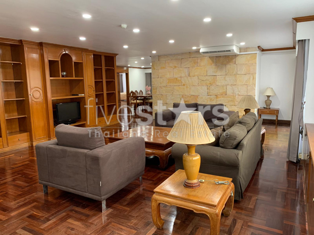 3 bedrooms condominium for rent close to BTS Asoke