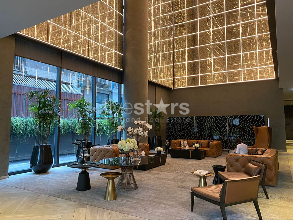 Appartement de standing de 2 chambres à vendre proche du MRT Petchaburi à Asoke., photo 14