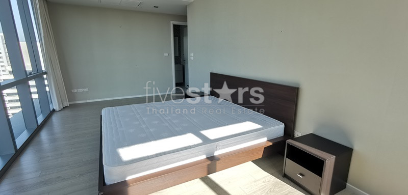 2 bedroom duplex open view condo for rent on Asoke, photo 9