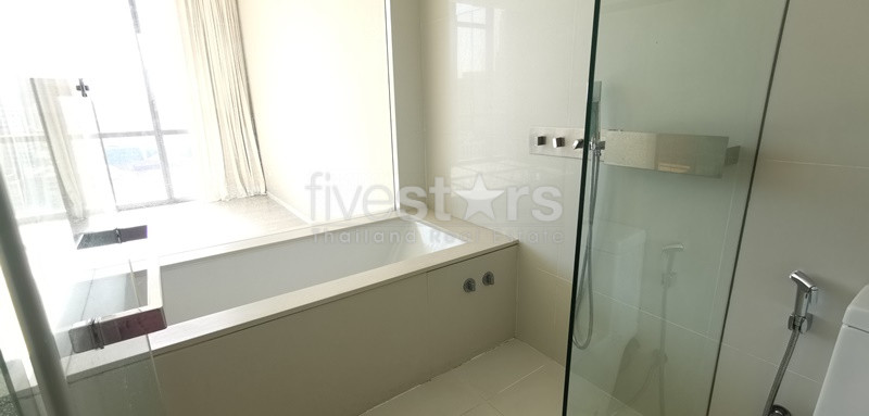 2 bedroom duplex open view condo for rent on Asoke, photo 12