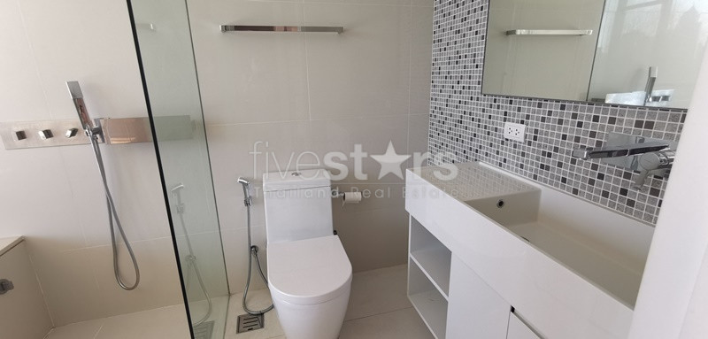 2 bedroom duplex open view condo for rent on Asoke, photo 11
