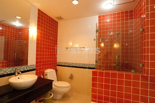 2 bedrooms condo for rent near BTS Asoke, photo 13