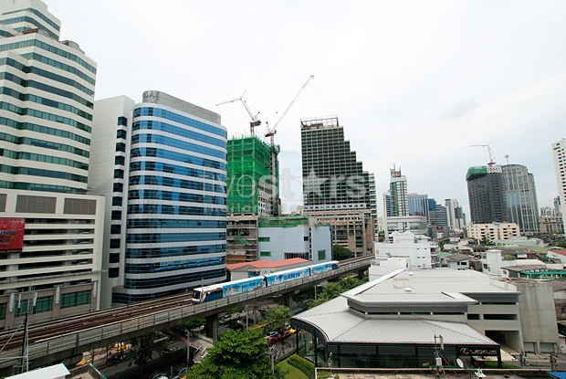 2 bedrooms condo for rent near BTS Asoke, photo 3
