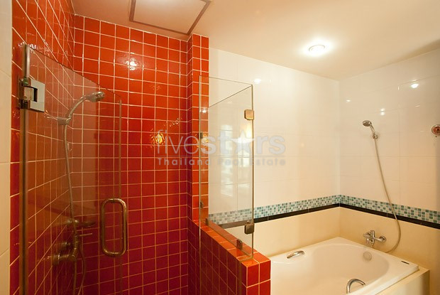 2 bedrooms condo for rent near BTS Asoke, photo 12