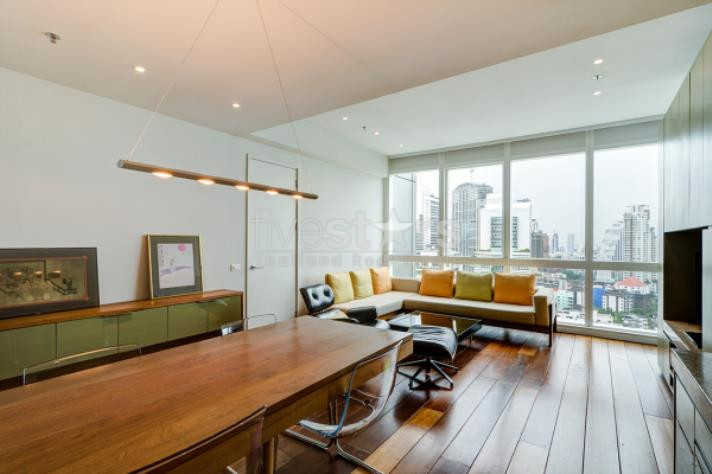 Modern & spacious 1-bedroom condo in Sukhumvit-Asoke