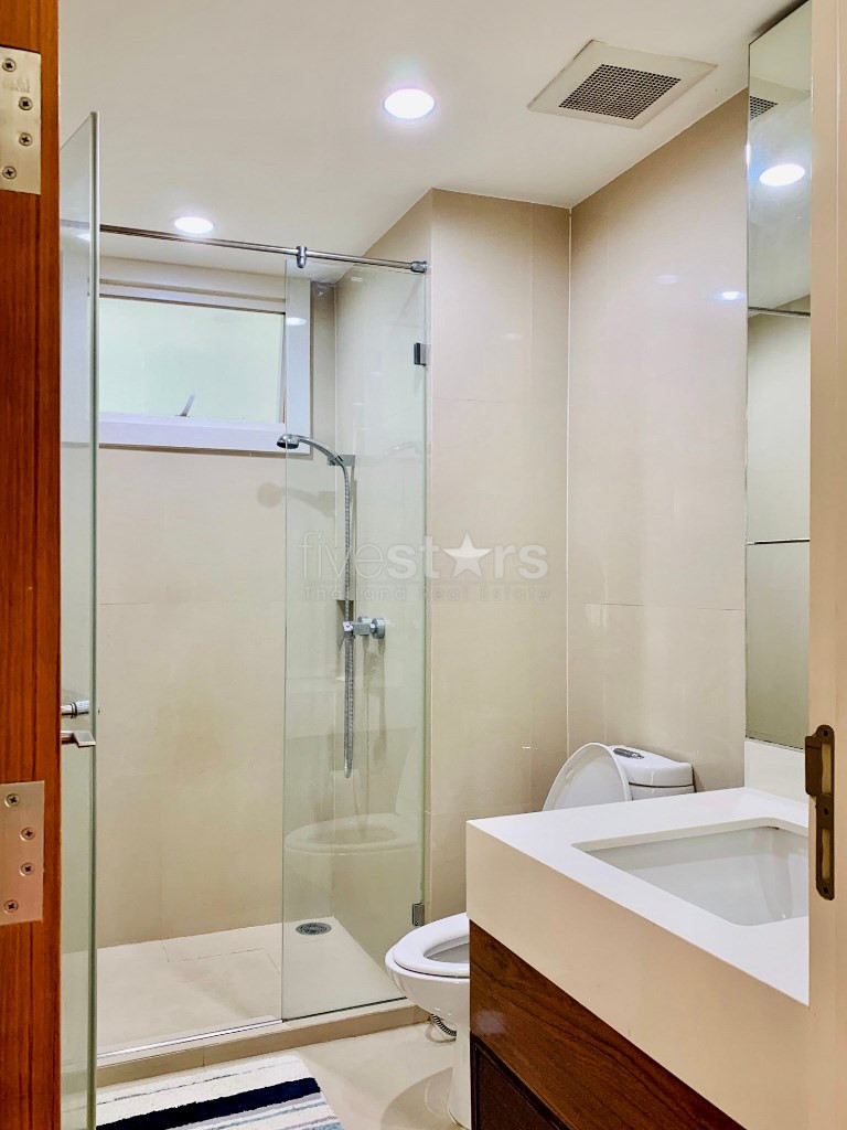2 bedroom condo for rent on Asoke, photo 8