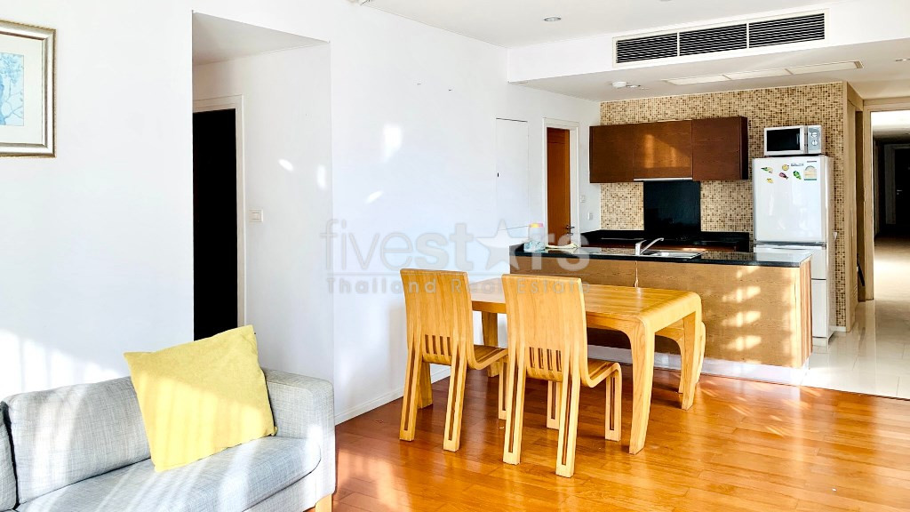 2 bedroom condo for sale on Asoke, photo 2
