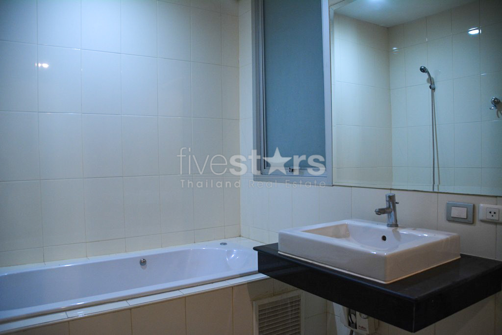 Duplex 2 chambres haut en étage proche BTS Asoke, photo 16