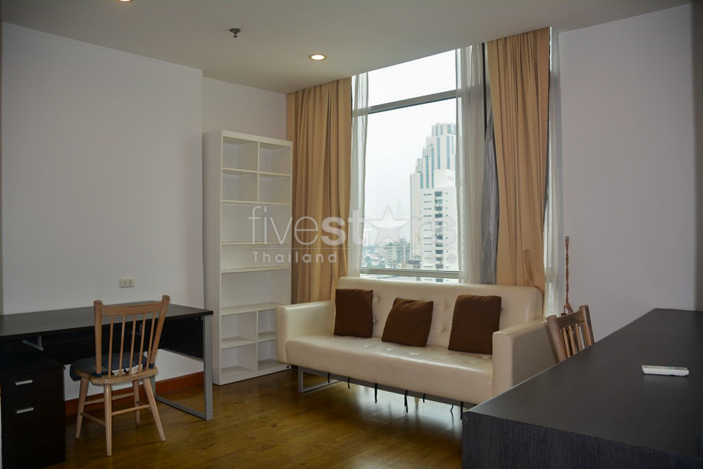 Duplex 2 chambres haut en étage proche BTS Asoke, photo 3