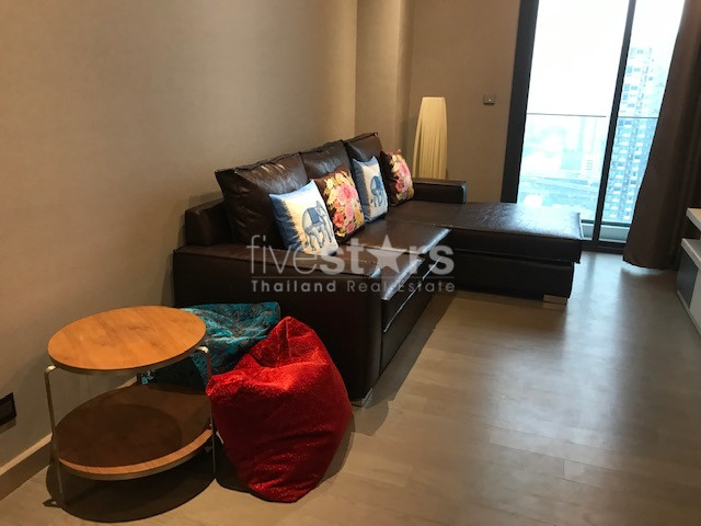 Condo neuf de 2 chambres à louer à Asoke