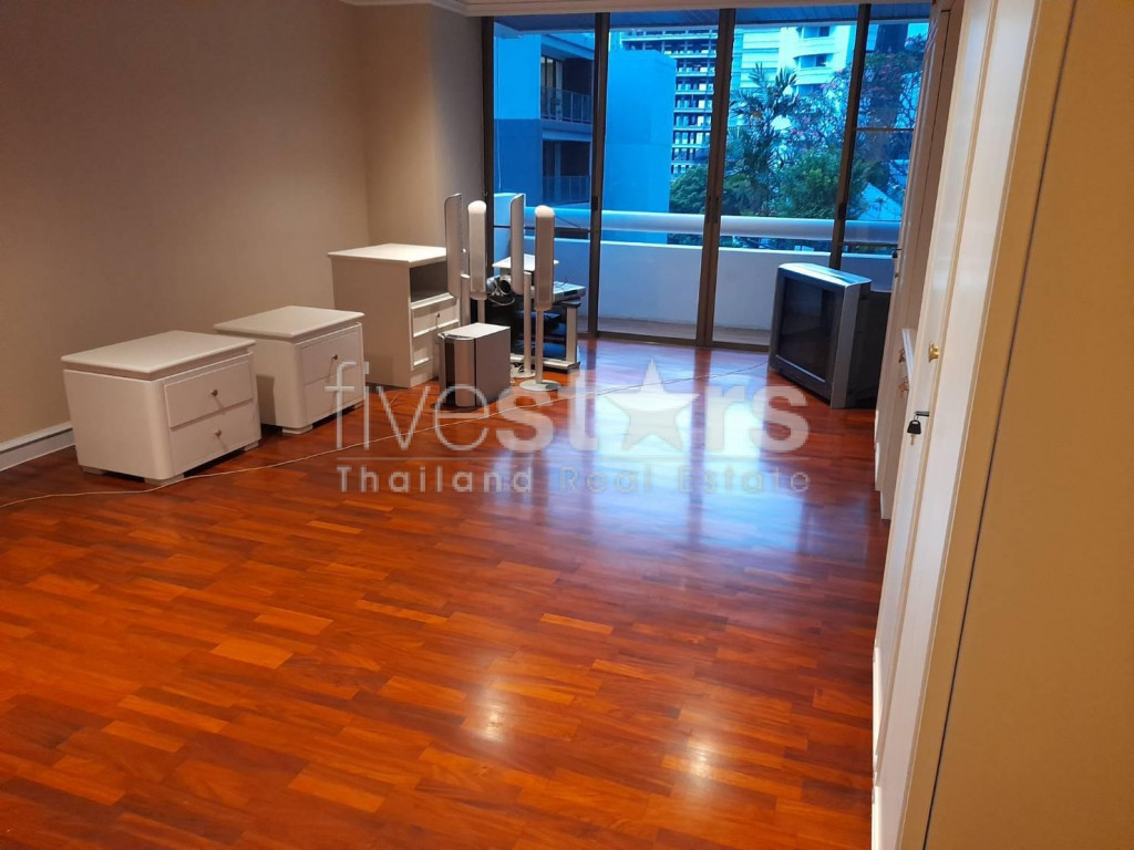 4-bedroom newly renovated for rent on Asoke, photo 8