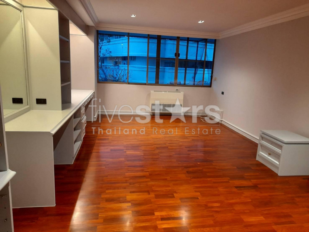 4-bedroom newly renovated for rent on Asoke, photo 6