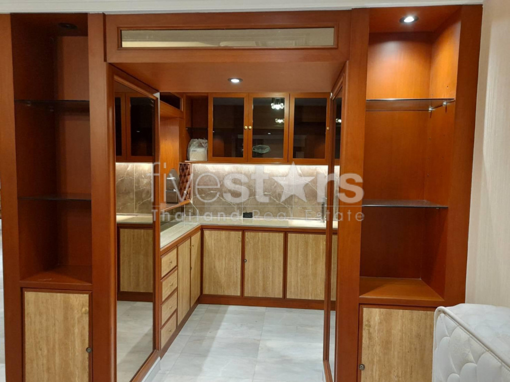 4-bedroom newly renovated for rent on Asoke, photo 9
