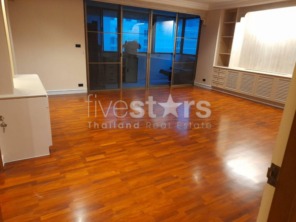 4-bedroom newly renovated for rent on Asoke, photo 7