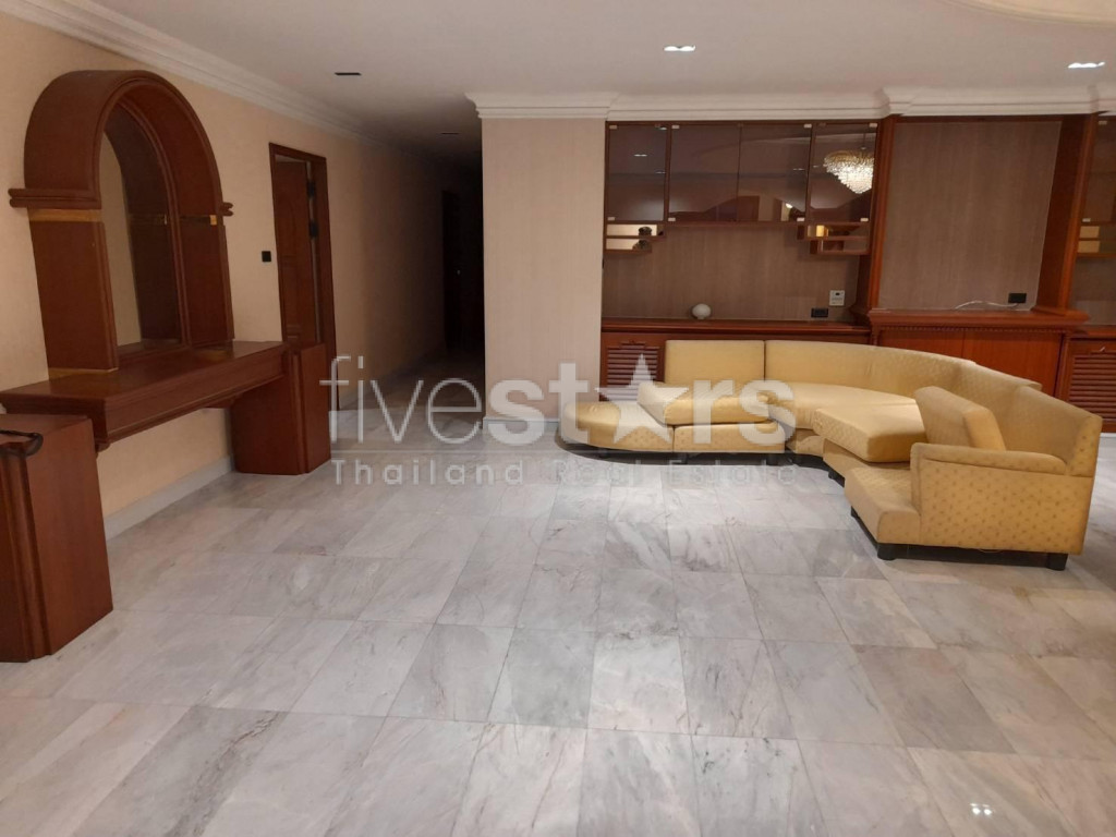4-bedroom newly renovated for rent on Asoke, photo 2