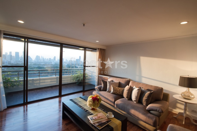 Modern 2 bedrooms apartment for rent in Asoke