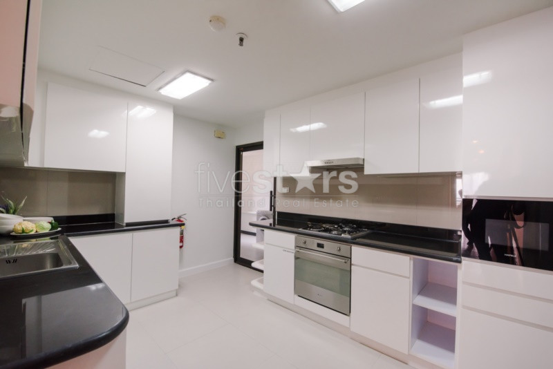 Modern 3 bedrooms apartment for rent in Asoke, photo 10