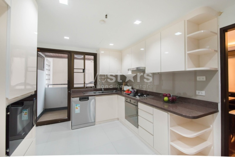 Renovated 3+1 bedrooms apartment for rent in Asoke, photo 9