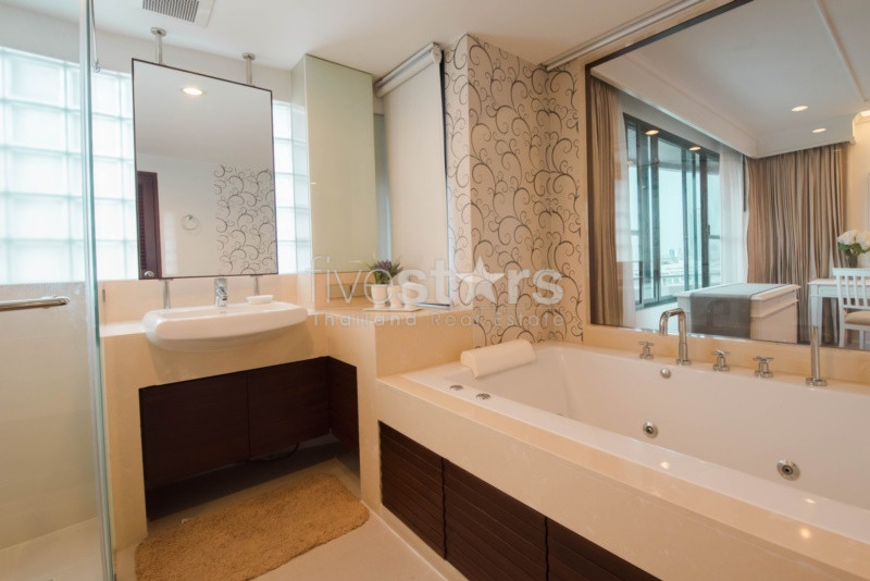 Renovated 3+1 bedrooms apartment for rent in Asoke, photo 7