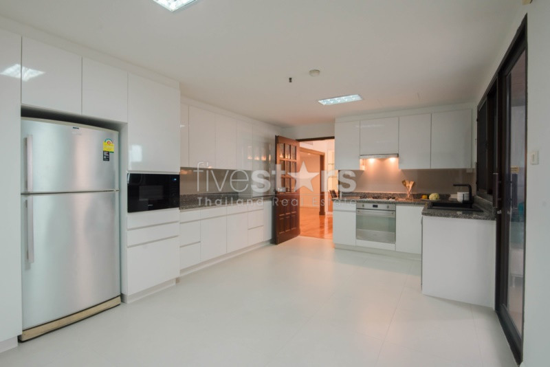 Renovated 3+1 bedrooms apartment for rent in Asoke, photo 14