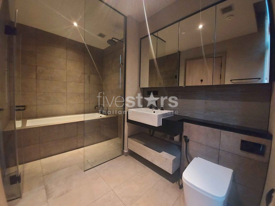 Modern 2 bedrooms condo for rent only 3 minutes walk to MRT Petchburi, photo 17