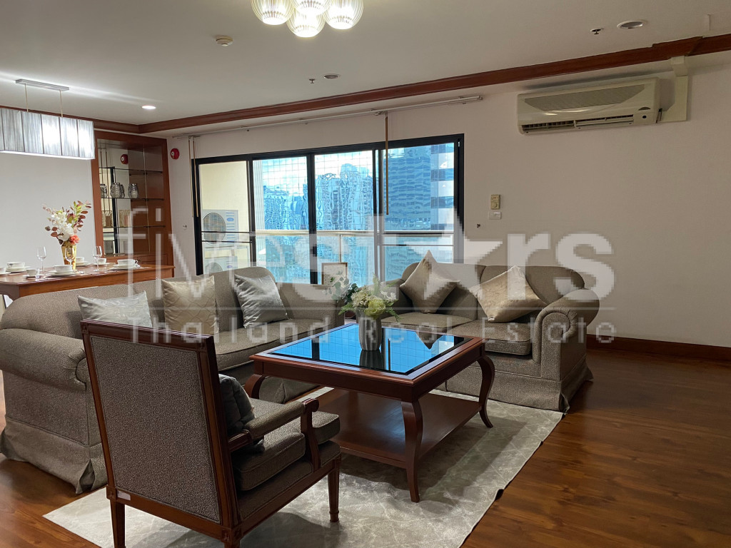 For rent pet friendly apartment 3 bedrooms in Asoke area