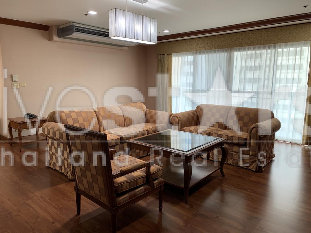 Large 3 bedrooms pet friendly apartment for rent in Asoke area