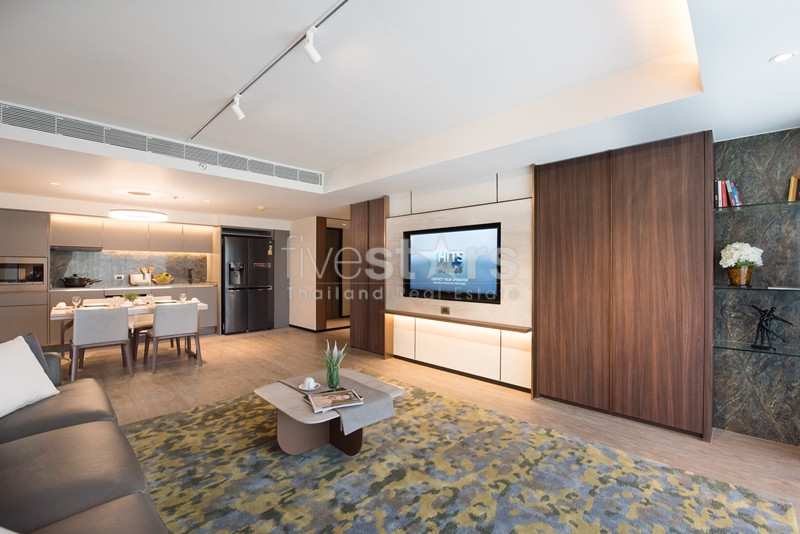 Condo de 3 chambres à louer près de la station BTS Asoke
