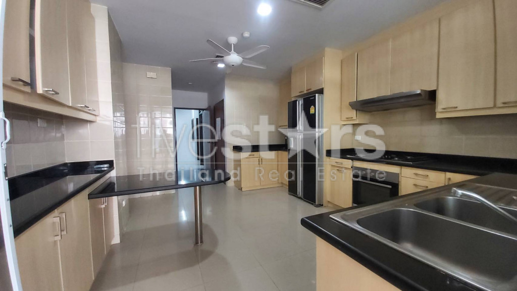 4 bedroom spacious condo for rent on Asoke to Phrom Phong, photo 6