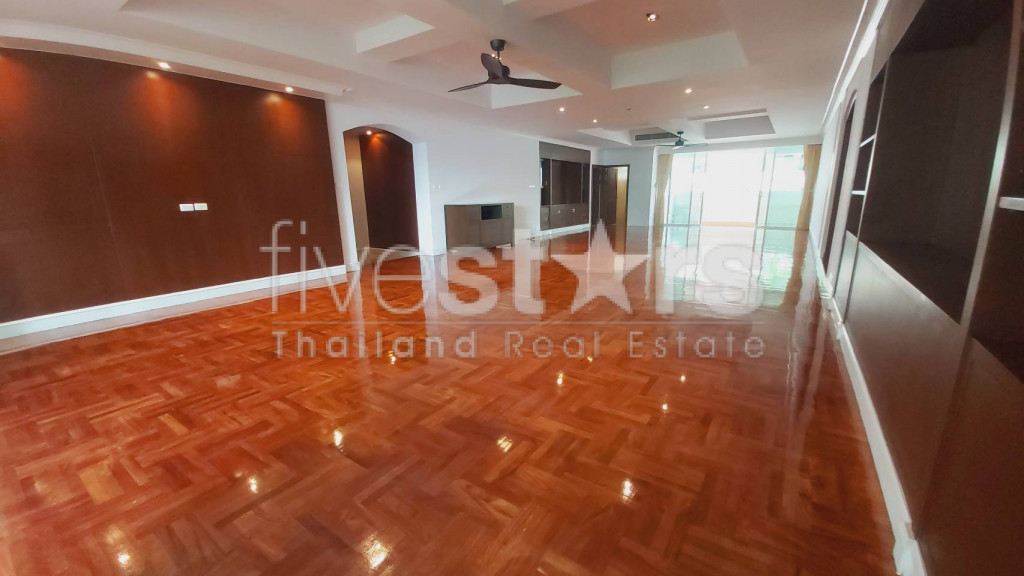 4 bedroom spacious condo for rent on Asoke to Phrom Phong, photo 3