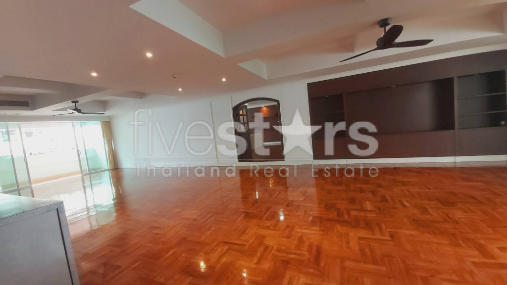 4 bedroom spacious condo for rent on Asoke to Phrom Phong, photo 2
