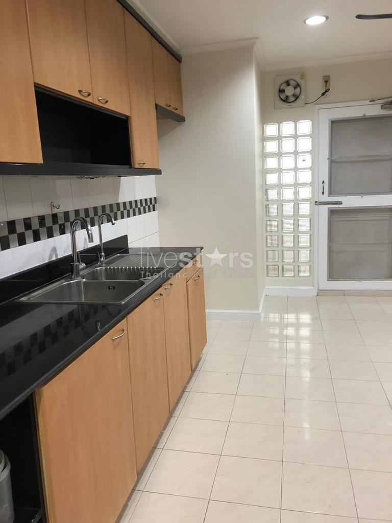 Large 3 Bedroom Apartment For Rent In Sukhumvit 11, photo 15