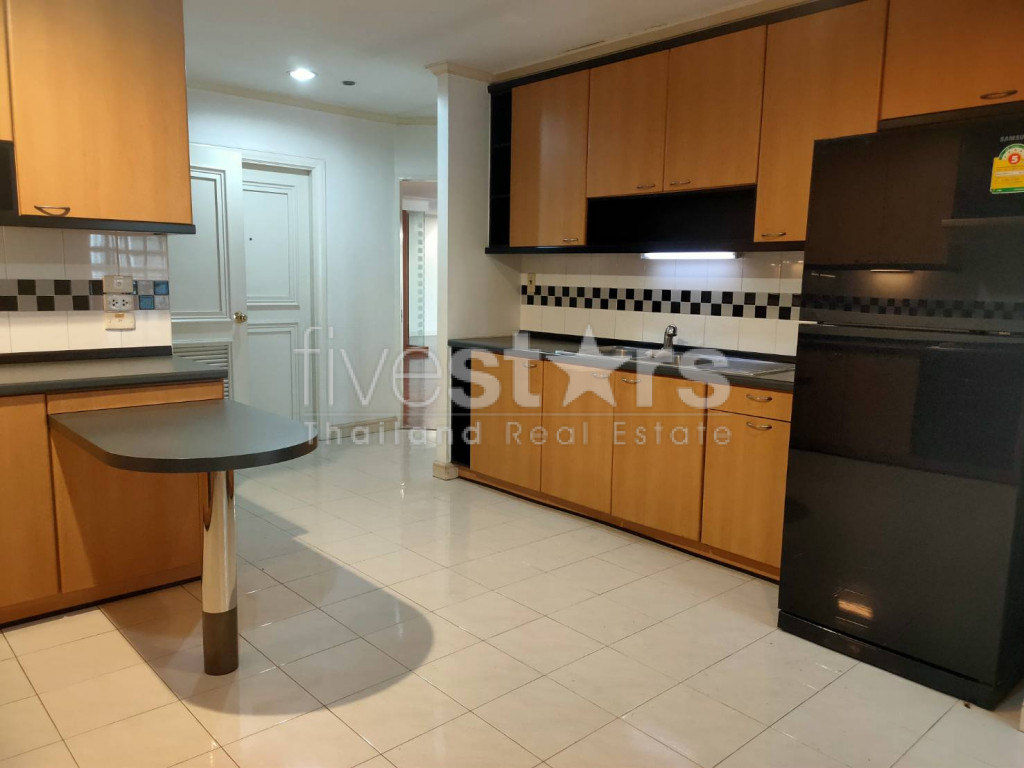 Spacious 3 bedrooms condo for rent walking distance to BTS Nana