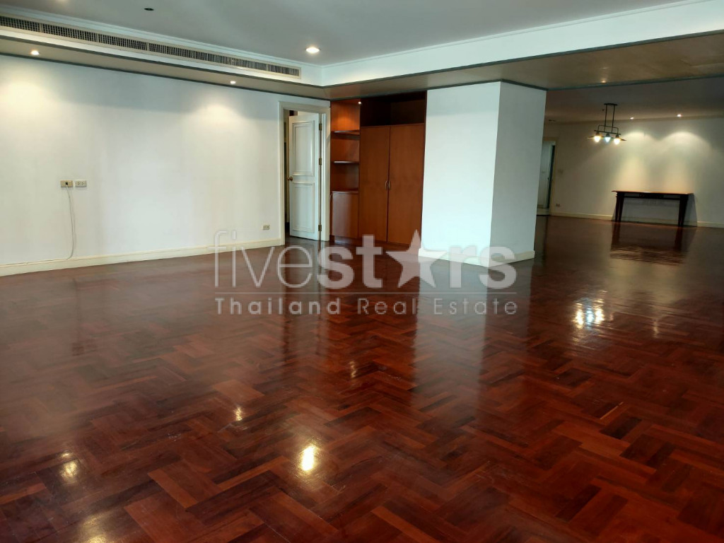 Spacious 3 bedrooms condo for rent walking distance to BTS Nana, photo 6
