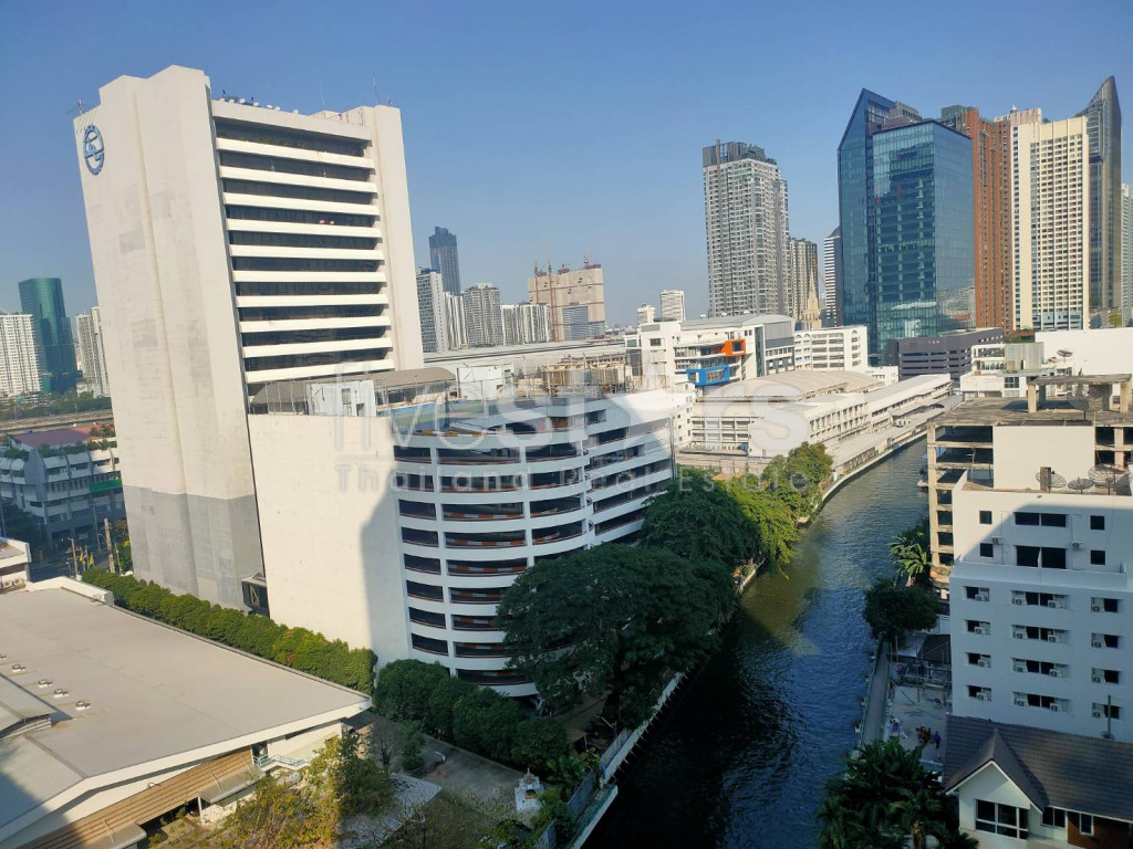 Spacious 3 bedrooms condo for rent walking distance to BTS Nana, photo 18